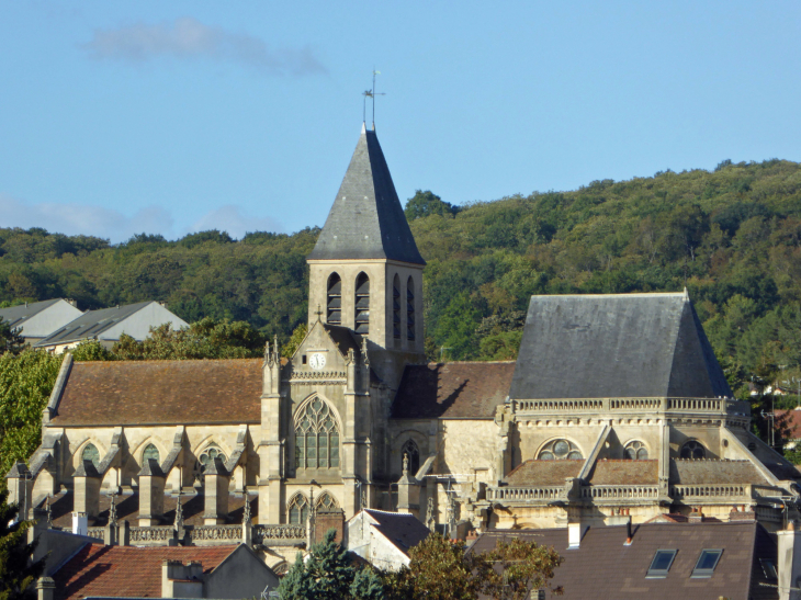 L'église vue du pont sur la Seine - Triel-sur-Seine