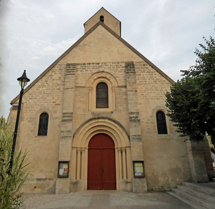 L'entrée de l'église - Verneuil-sur-Seine