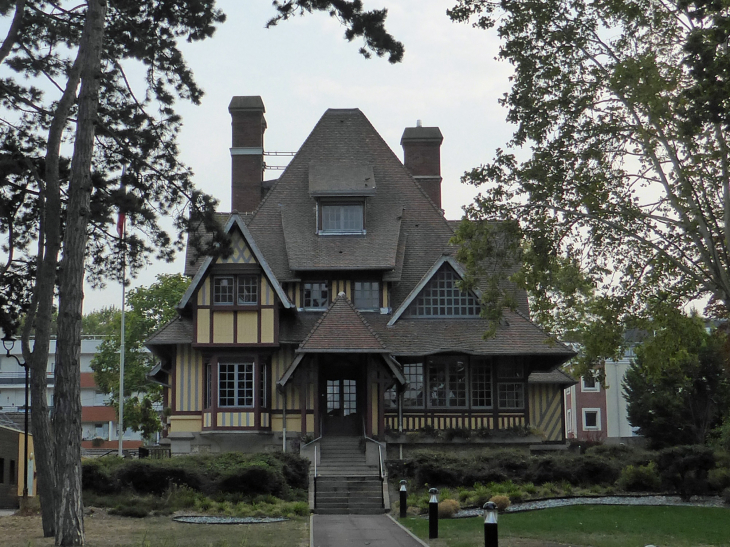 Le Champclos - Verneuil-sur-Seine