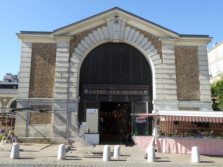 Le marché  : le cartré aux herbes - Versailles