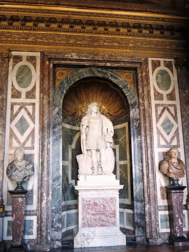 Château de Versailles : grand appartement du Roi salon de Venus