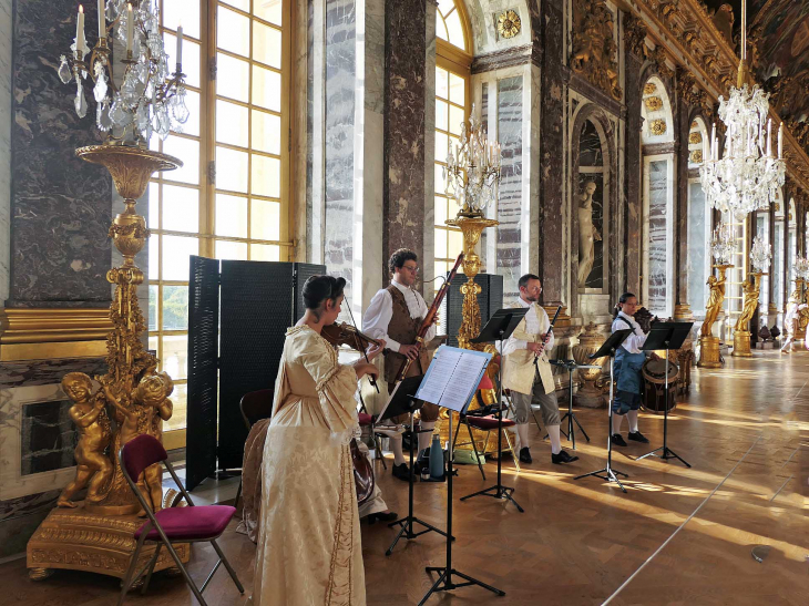 Château de Versailles : la galerie des glaces 