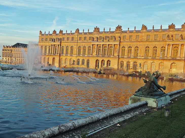 Château de Versailles côté jardin : la façade