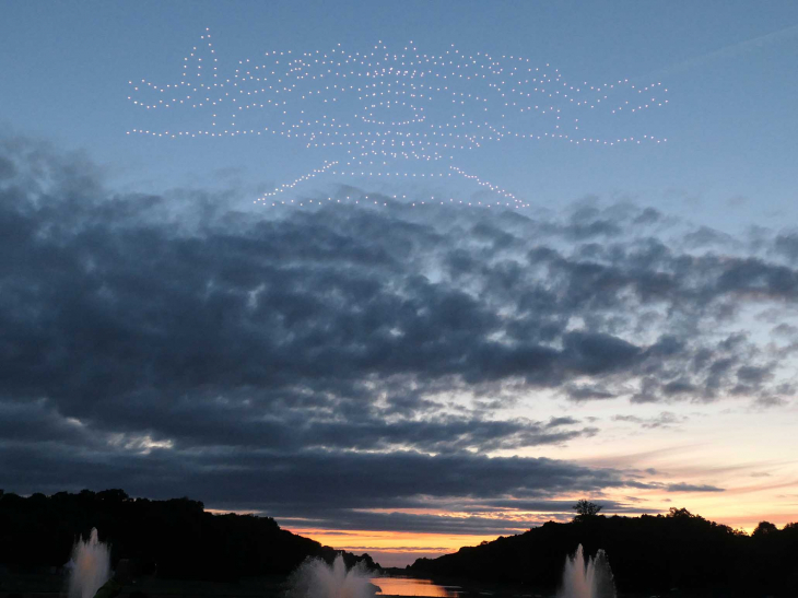 Jardin du château de Versailles : ballet de drones lumineux