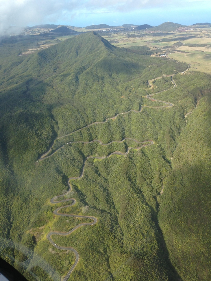 Au-dessus du cirque de Cilaos