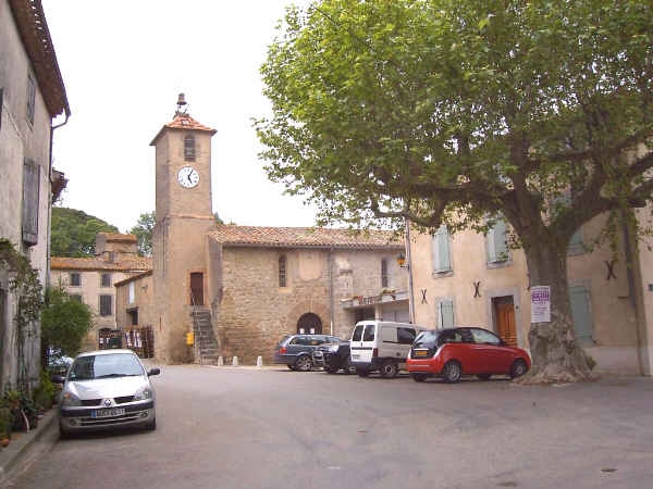 L'église et sa place - Bagnoles