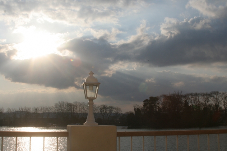 Coucher de soleil sur le grand bassin - Castelnaudary