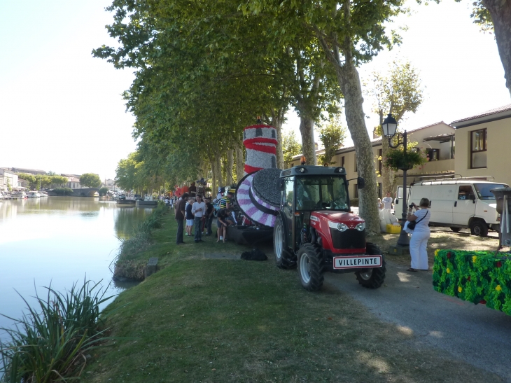 Fête du cassoulet: départ de la cavalcade - Castelnaudary