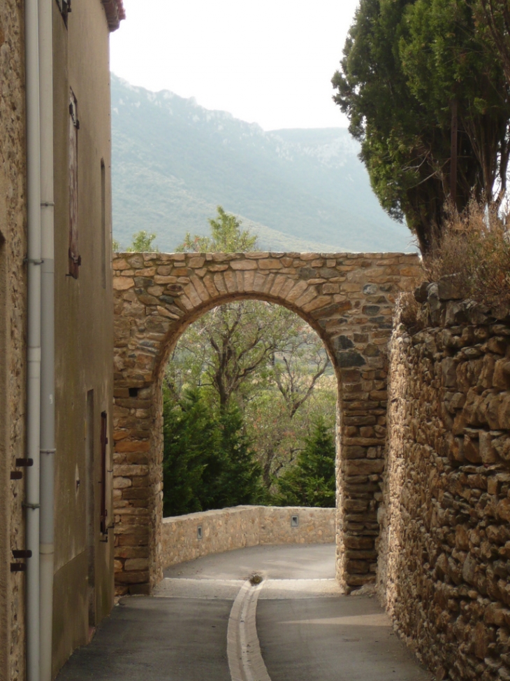 Une rue de Cucugnan