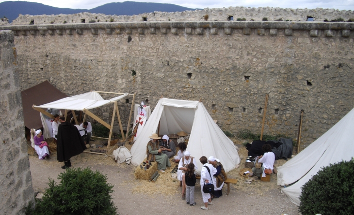 Artisans  dans le château durant les Médiévales - Duilhac-sous-Peyrepertuse