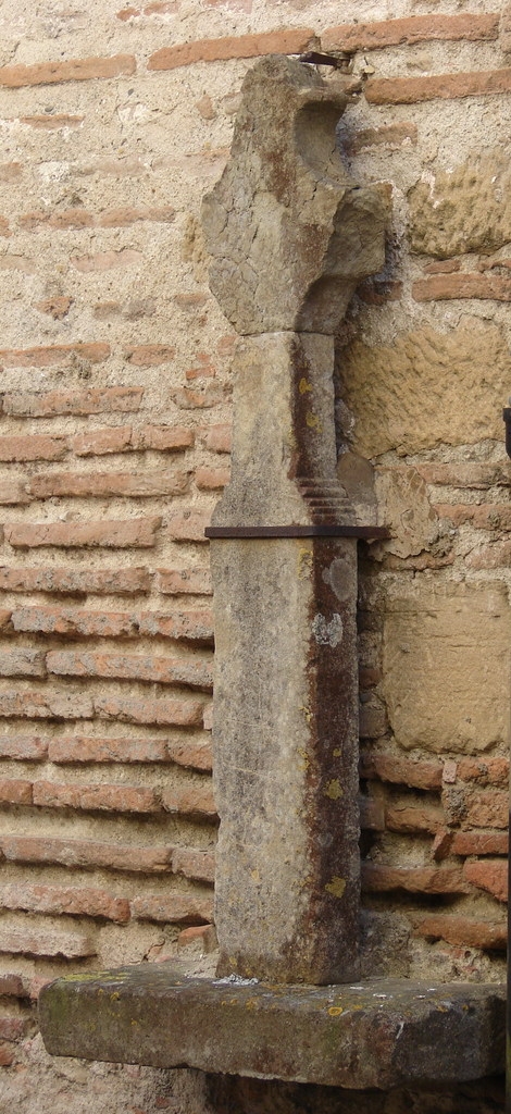 Croix dans le Village - Fanjeaux