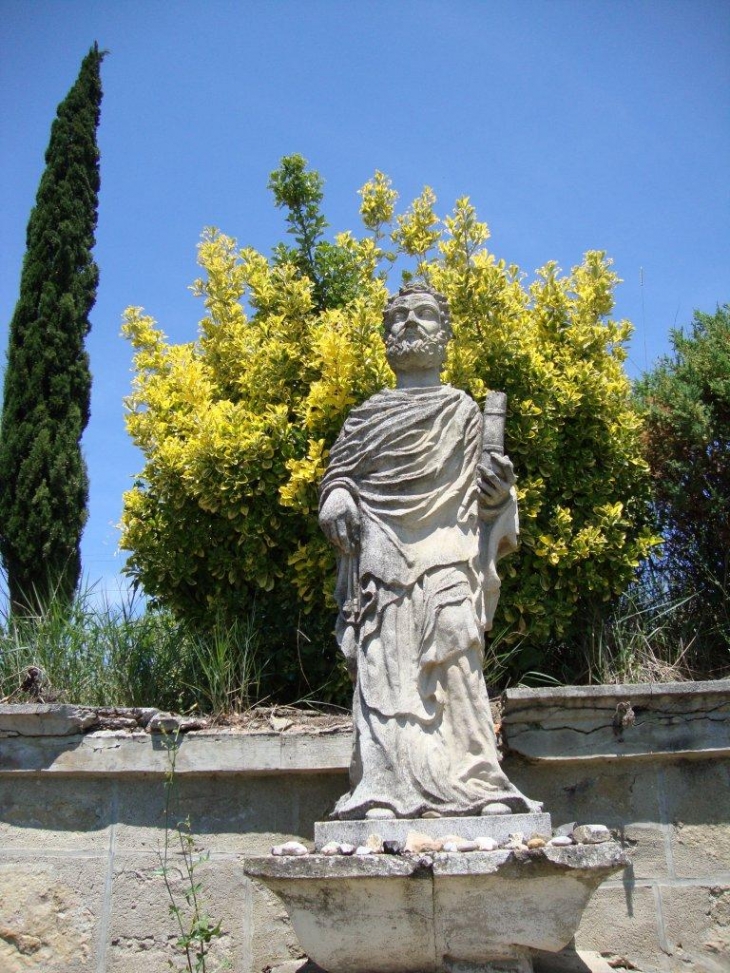 Montferrand (11320) statue Saint Pierre