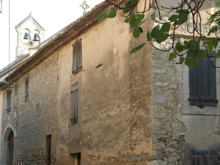 Près de l'église - Montredon-des-Corbières