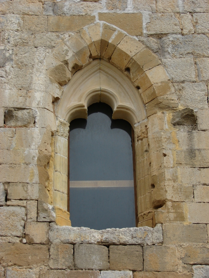 Fenêtre en cours de restauration - Puivert