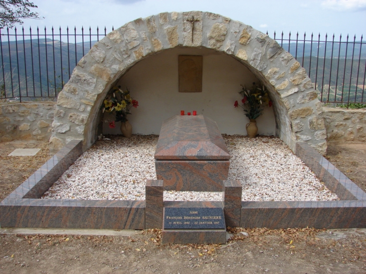 Sépulture de l'Abbé Saunière - Rennes-le-Château