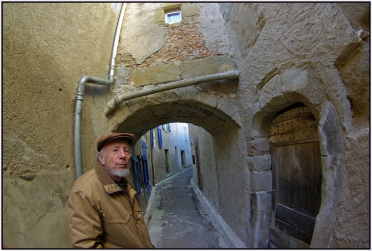 Tonton rue Mgr Dalmace - Linteau: 1595 - Rieux-Minervois