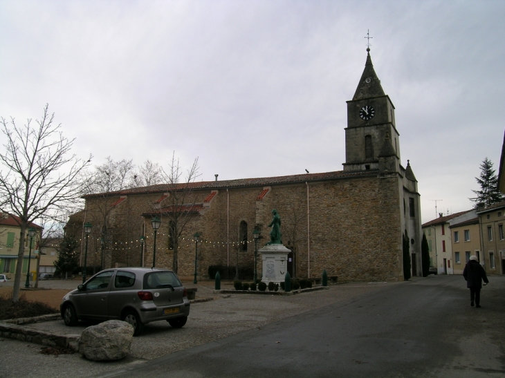 Place des Marronniers et Eglise, rue Frescaty - Sainte-Colombe-sur-l'Hers