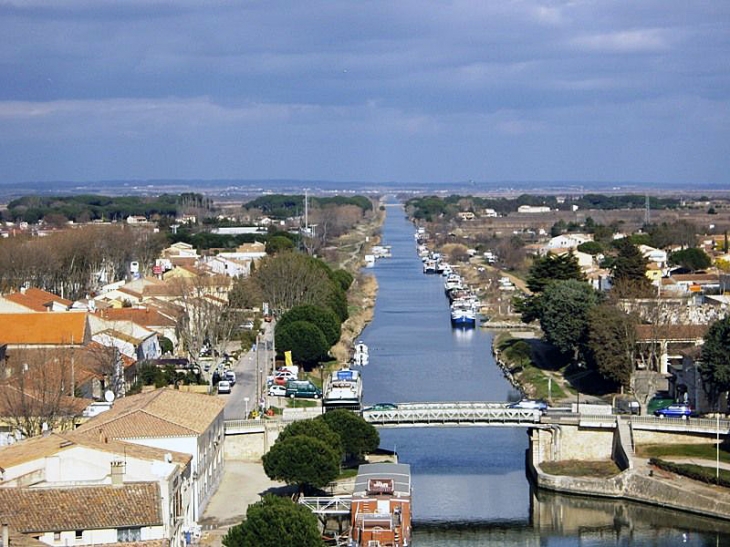 Le chenal vu du chemin de ronde - Aigues-Mortes