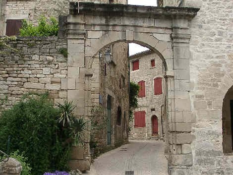 Photo à Barjac (30430) : Porte basse de la ville - Barjac, 51733