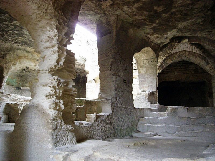 Abbaye de Saint Roman : la chapelle troglodyte - Beaucaire