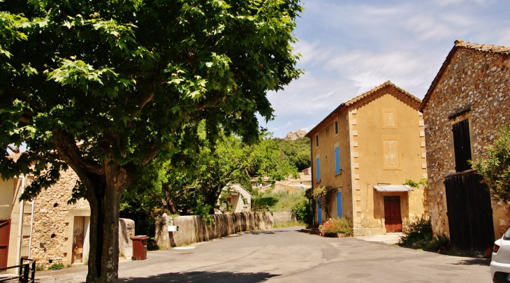 La Commune - La Capelle-et-Masmolène