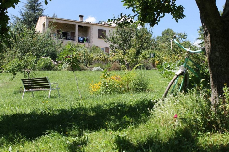 Vue du jardin - La Vernarède