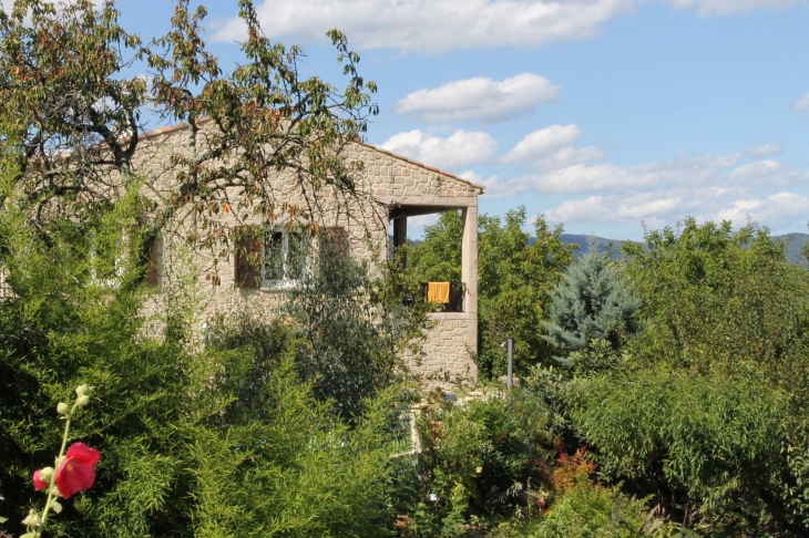 Vue de la Voie Régordane, sur le gîte - La Vernarède