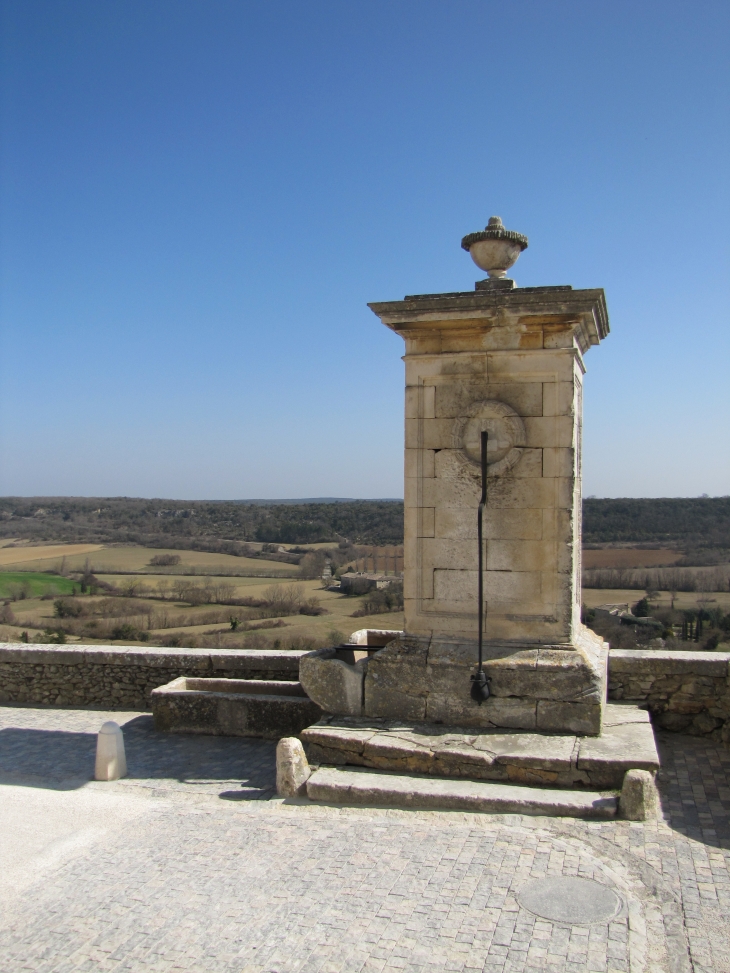 Fontasse sur le tour de ronde  - Lussan