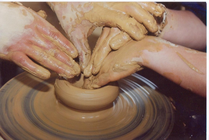 Atelier cours de tournage poterie - Méjannes-le-Clap