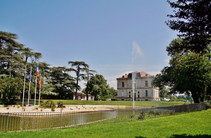 Hotel-de-Ville et son Parc - Pont-Saint-Esprit