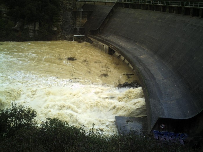 Le barrage de la Rouvière en activité - Quissac