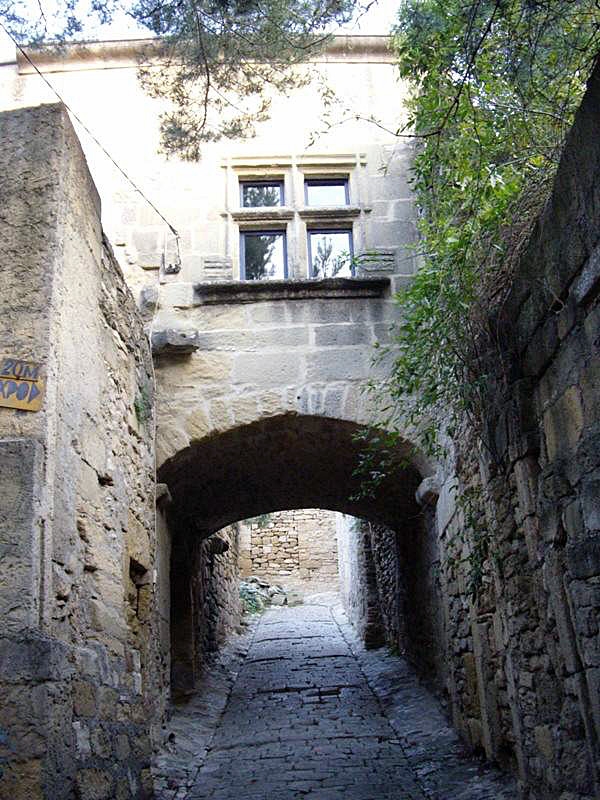 Passage sous une maison - Saint-Bonnet-du-Gard