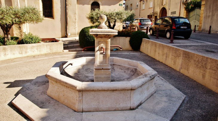 Fontaine - Saint-Geniès-de-Comolas