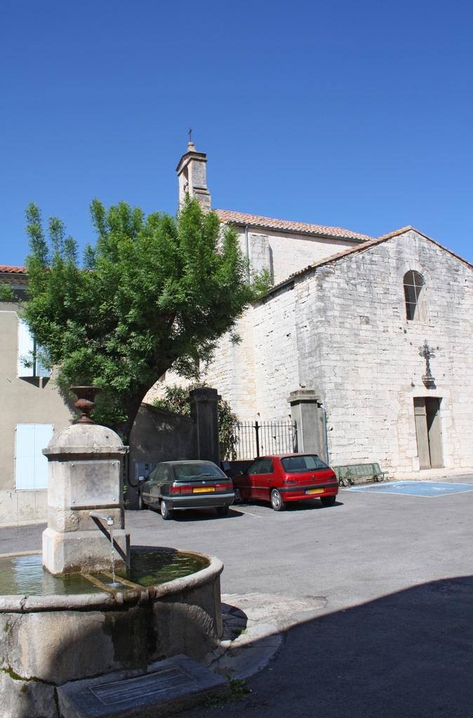 La fontaine et l'église - Saint-Hilaire-de-Brethmas