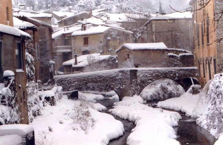 Le village bas vue de la Crenze - Saint-Laurent-le-Minier