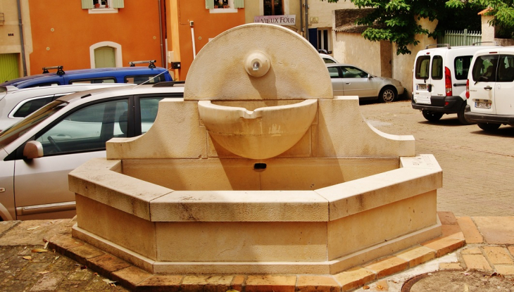 Fontaine - Saint-Quentin-la-Poterie