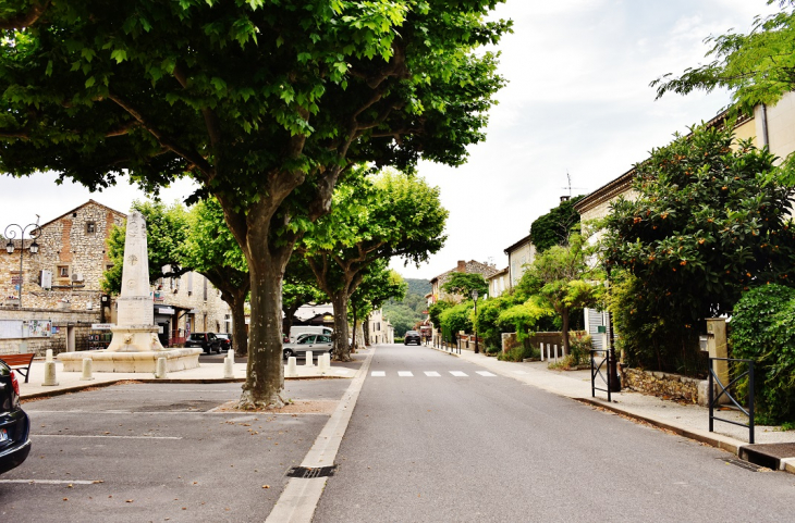 La Commune - Saint-Victor-la-Coste