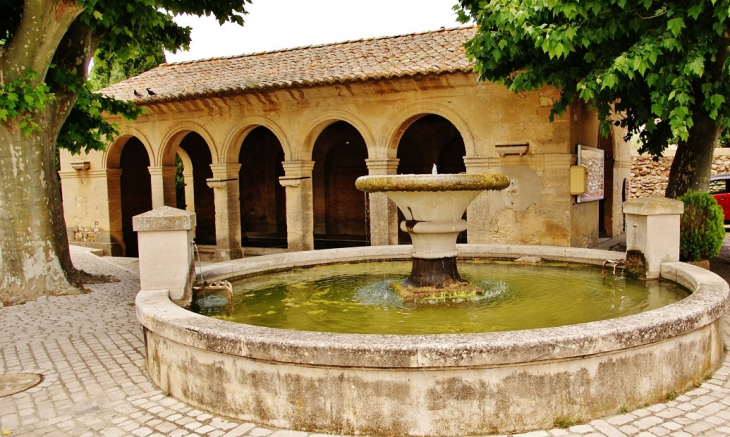 Fontaine - Saint-Victor-la-Coste