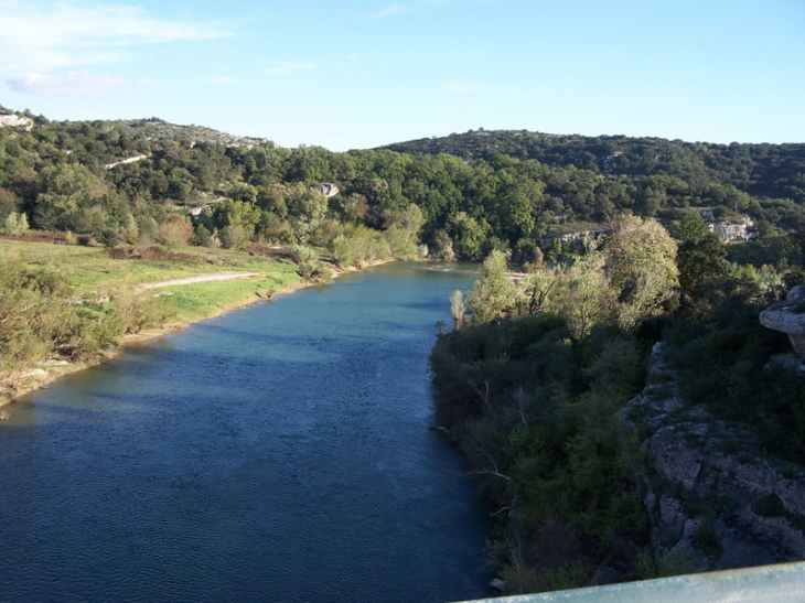 Le gardon sous la route venant de Nimes  au village - Sainte-Anastasie