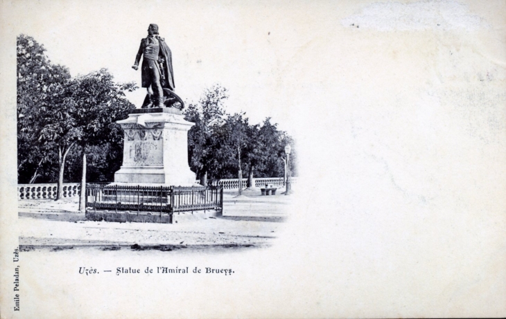 Statue de l'Amiral Brueys, vers 1910 (carte postale ancienne). - Uzès