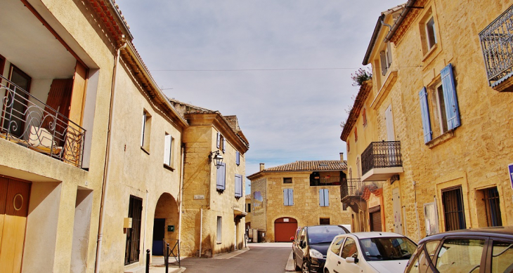 La Commune - Vers-Pont-du-Gard