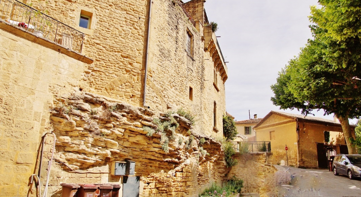 La Commune - Vers-Pont-du-Gard