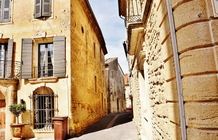 La Commune - Vers-Pont-du-Gard