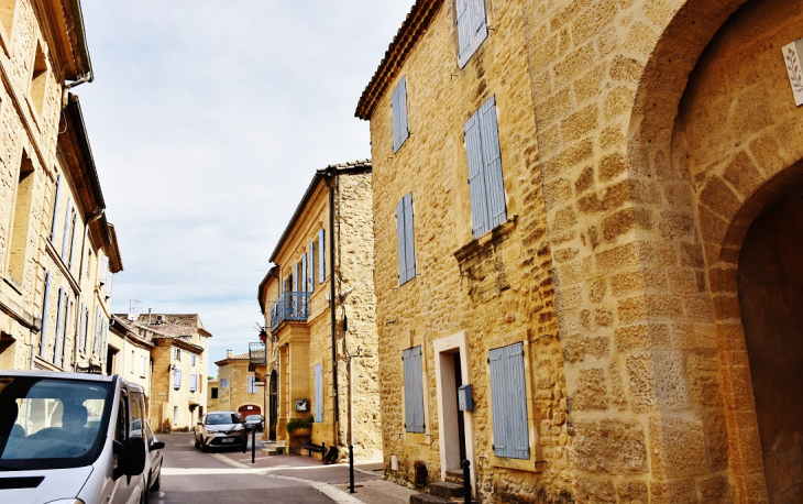 La Commune - Vers-Pont-du-Gard