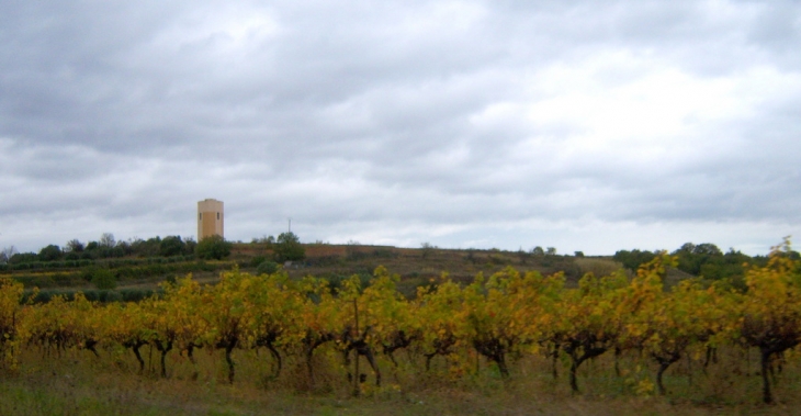 Un chateau d'eau qui se voit de loin.... - Adissan