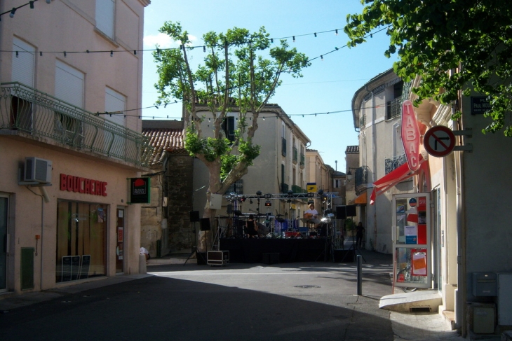 Repas,avec musique centre ville - Adissan