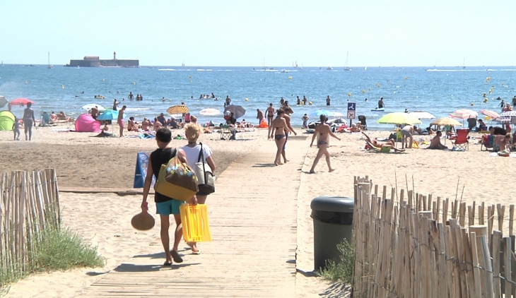 Plage richelieu ouest devant restaurant le soleio cap d'agde