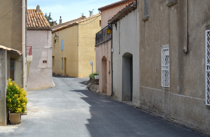 Cazelles Petite commune d'Aigues-Vives