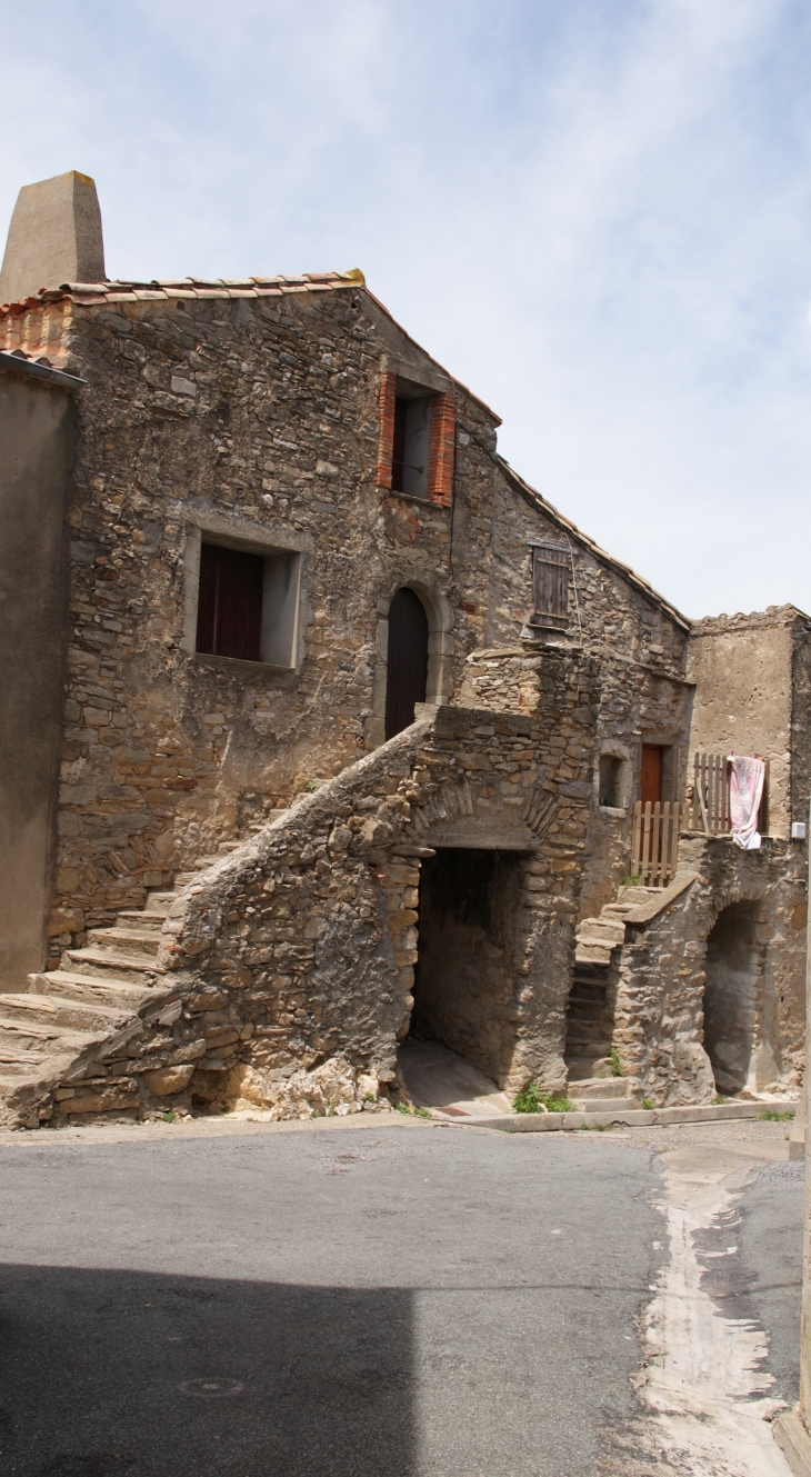 Cazelles Petite commune d'Aigues-Vives