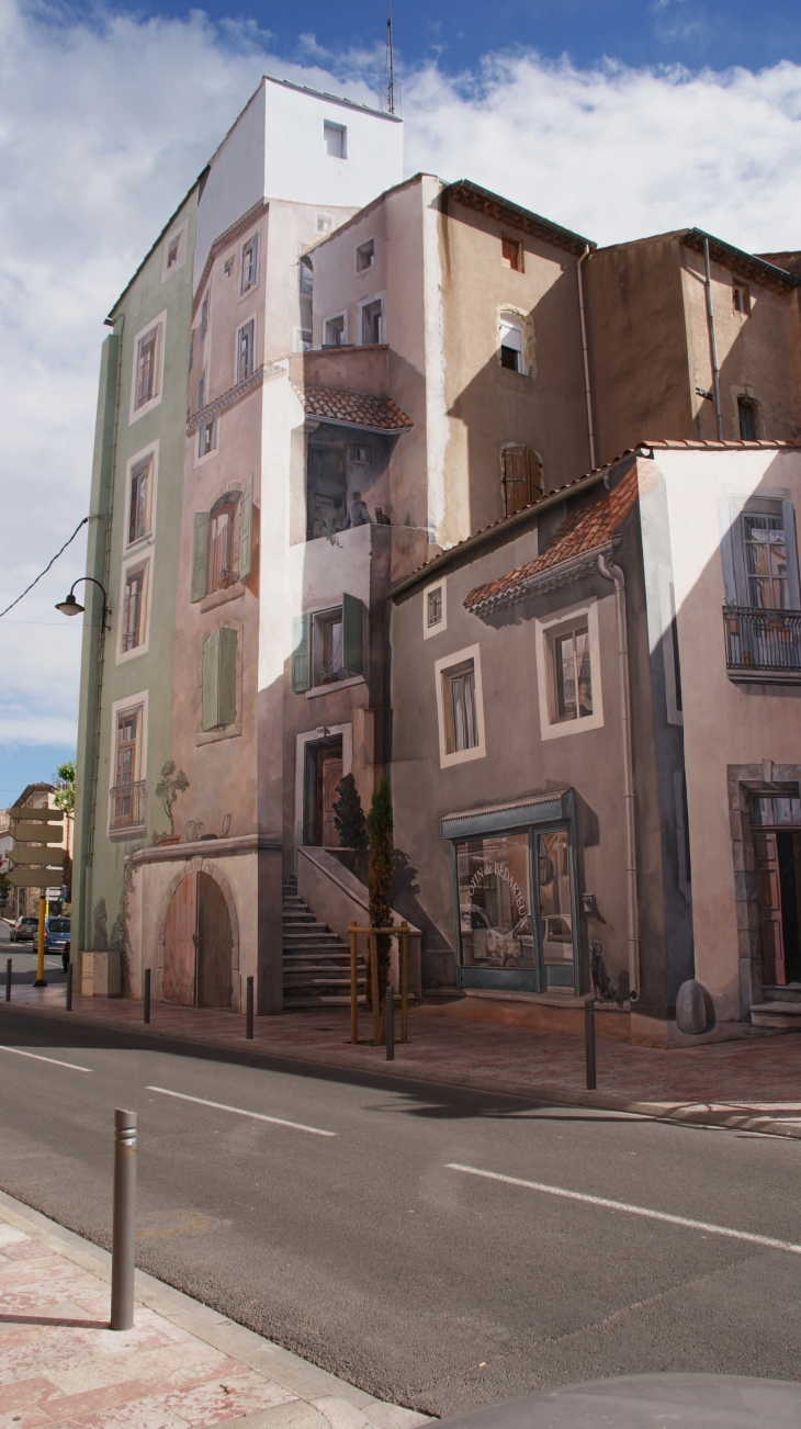 Façade en trompe LOeuil  - Bédarieux